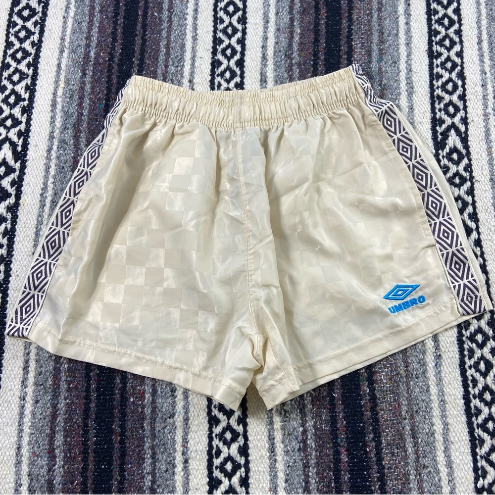 Umbro 3” Urban Outfitters Exclusive Checkerboard Shorts Cream White Small Unisex
